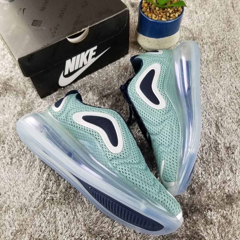 Nike Air Max 720 Sneakers - Picture 5 of 6